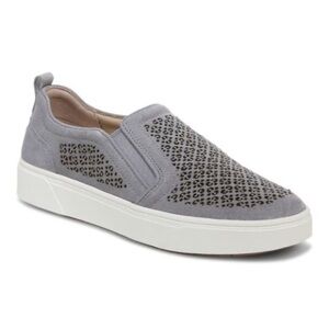 Vionic ‘Kimmie’ perforated sneaker, size 11